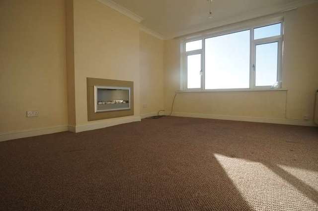  Image of 2 Bedroom Flat to rent at Sheffield Woodhouse, S13 8NB