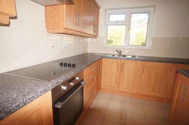 Image of 2 Bedroom Flat to rent at Sheffield Woodhouse, S13 8NB