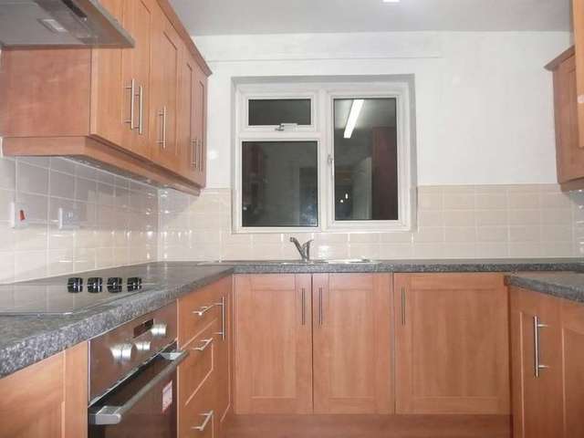  Image of 2 Bedroom Flat to rent at Sheffield Woodhouse, S13 8NB