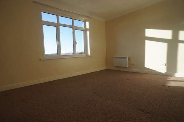  Image of 2 Bedroom Flat to rent at Sheffield Woodhouse, S13 8NB