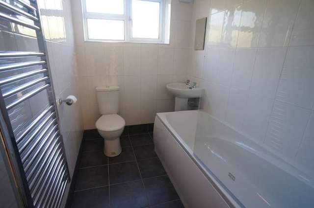  Image of 2 Bedroom Flat to rent at Sheffield Woodhouse, S13 8NB
