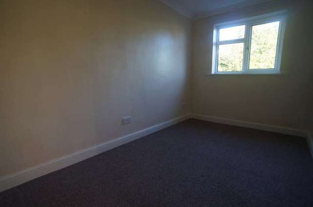  Image of 2 Bedroom Flat to rent at Sheffield Woodhouse, S13 8NB