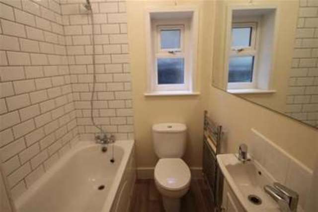  Image of 2 Bedroom Flat to rent at London, SE6 2BY