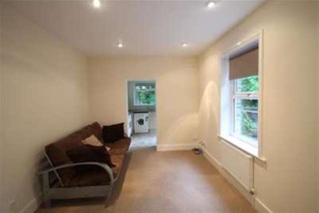  Image of 2 Bedroom Flat to rent at London, SE6 2BY