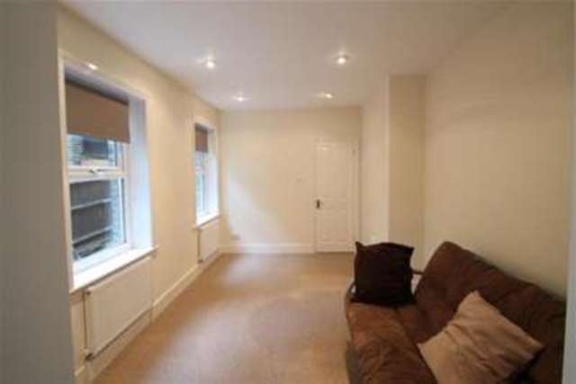  Image of 2 Bedroom Flat to rent at London, SE6 2BY