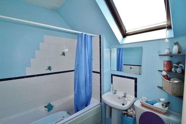  Image of 2 Bedroom Detached for sale at Snowshill Drive  Witney, OX28 5GT