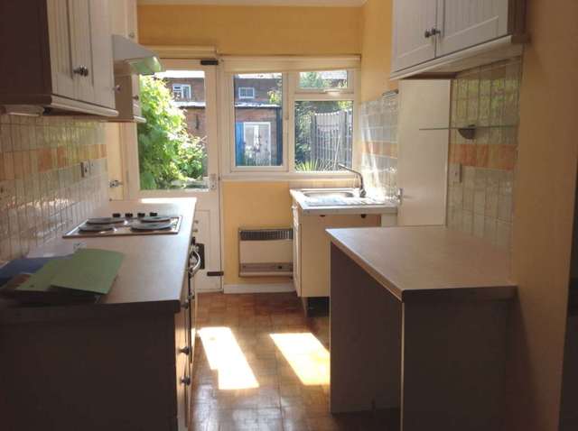  Image of 2 Bedroom Terraced to rent at St Johns Hill  Reading, RG1 4EE