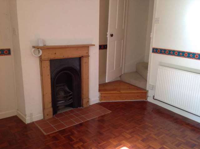  Image of 2 Bedroom Terraced to rent at St Johns Hill  Reading, RG1 4EE