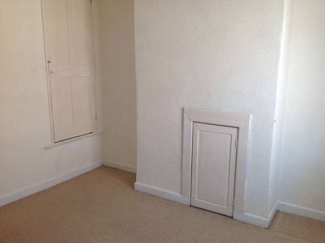  Image of 2 Bedroom Terraced to rent at St Johns Hill  Reading, RG1 4EE