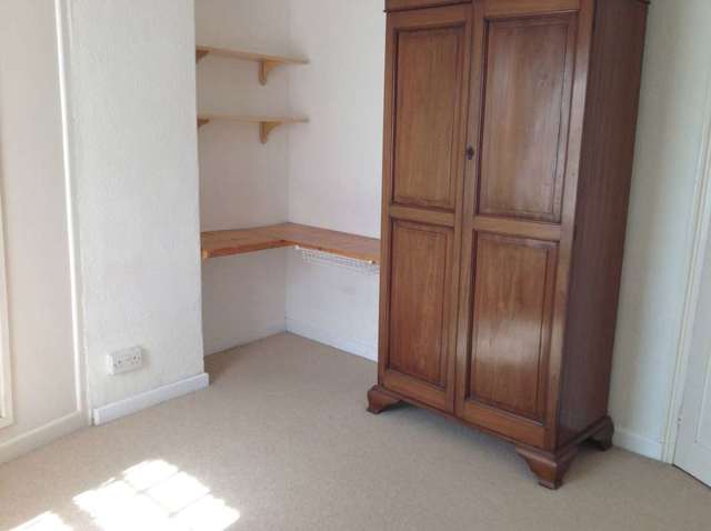  Image of 2 Bedroom Terraced to rent at St Johns Hill  Reading, RG1 4EE