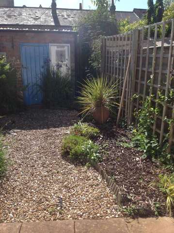  Image of 2 Bedroom Terraced to rent at St Johns Hill  Reading, RG1 4EE
