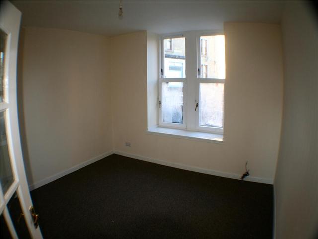  Image of 2 Bedroom Flat to rent at Strathmartine Dundee Dundee, DD3 8DE