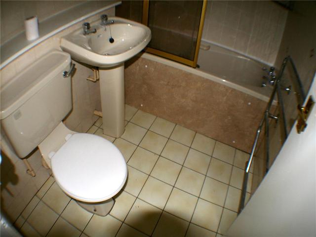  Image of 2 Bedroom Flat to rent at Strathmartine Dundee Dundee, DD3 8DE