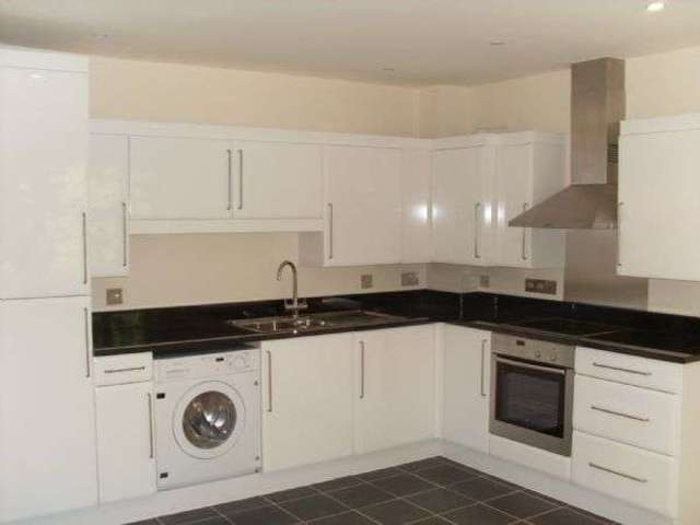  Image of 2 Bedroom Flat for sale at The Crescent Belmont SUTTON, SM2 6BN