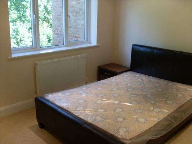  Image of 2 Bedroom Flat for sale at The Crescent Belmont SUTTON, SM2 6BN