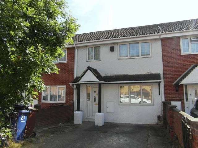  Image of 3 Bedroom Terraced to rent at Dent Close  South Ockendon, RM15 5DS
