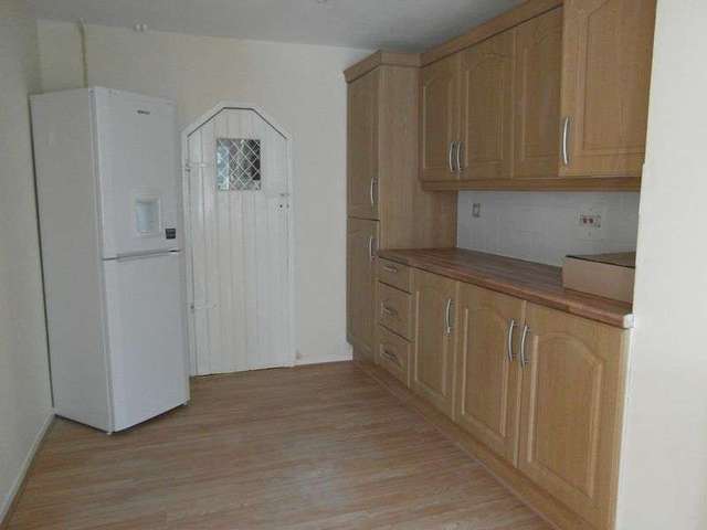  Image of 3 Bedroom Terraced to rent at Dent Close  South Ockendon, RM15 5DS