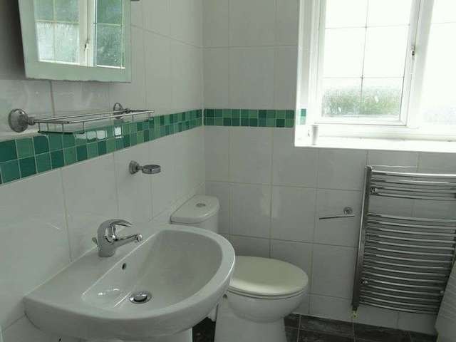  Image of 3 Bedroom Terraced to rent at Dent Close  South Ockendon, RM15 5DS