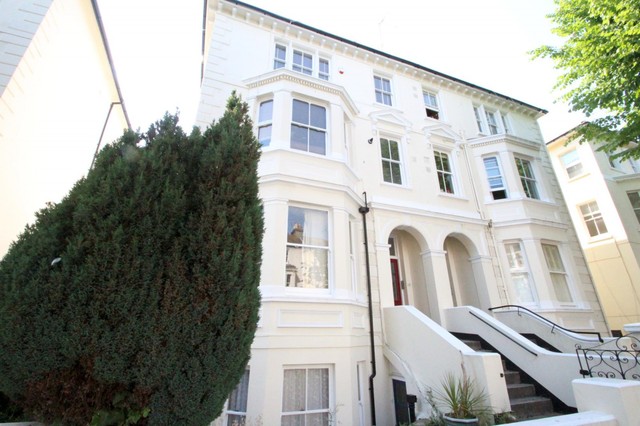  Image of 2 Bedroom Flat to rent at Hove, BN3 3DE