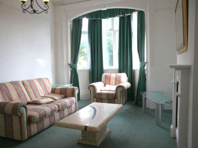  Image of 1 Bedroom Flat to rent at Victoria Crescent Eccles Manchester, M30 9AN
