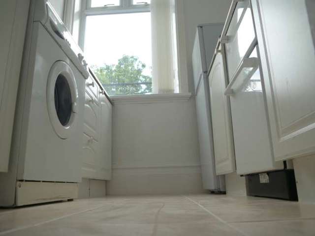  Image of 1 Bedroom Flat to rent at Victoria Crescent Eccles Manchester, M30 9AN