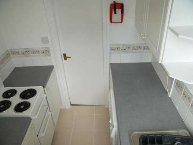  Image of 1 Bedroom Flat to rent at Victoria Crescent Eccles Manchester, M30 9AN