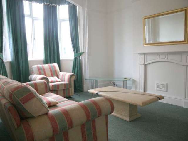  Image of 1 Bedroom Flat to rent at Victoria Crescent Eccles Manchester, M30 9AN
