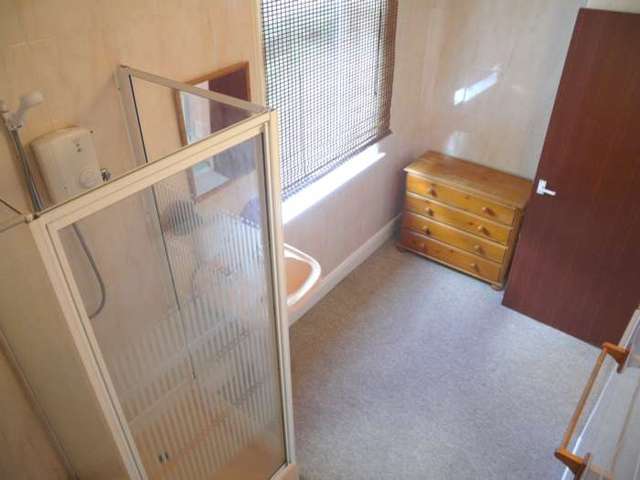 Image of 1 Bedroom Flat to rent at Victoria Crescent Eccles Manchester, M30 9AN