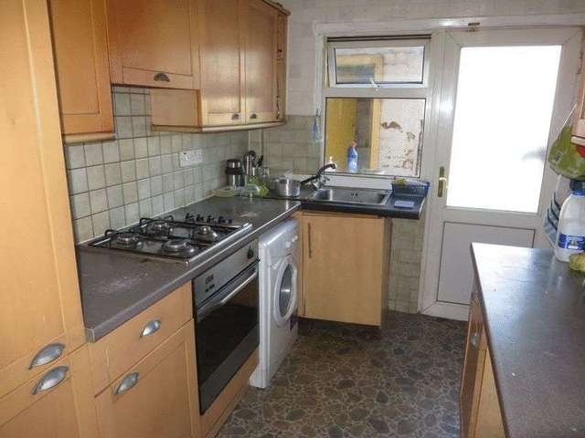  Image of 3 Bedroom Detached for sale at White Road  Smethwick, B67 7PQ