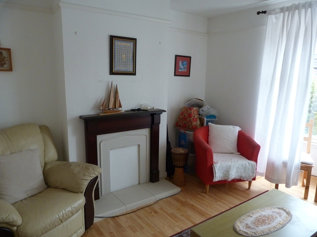  Image of 3 Bedroom Semi-Detached to rent at Cheam Common Road  Worcester Park, KT4 8RW