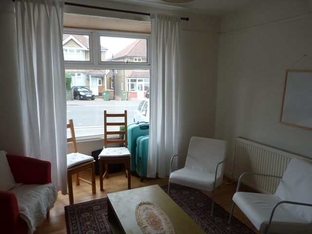  Image of 3 Bedroom Semi-Detached to rent at Cheam Common Road  Worcester Park, KT4 8RW