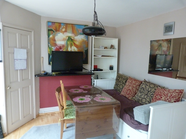  Image of 3 Bedroom Semi-Detached to rent at Cheam Common Road  Worcester Park, KT4 8RW