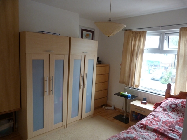  Image of 3 Bedroom Semi-Detached to rent at Cheam Common Road  Worcester Park, KT4 8RW