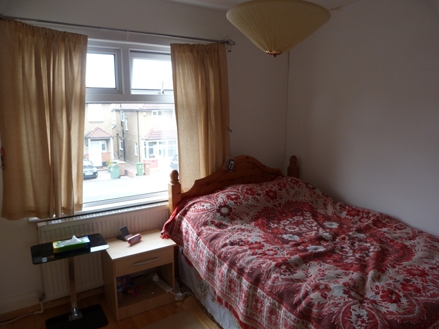  Image of 3 Bedroom Semi-Detached to rent at Cheam Common Road  Worcester Park, KT4 8RW
