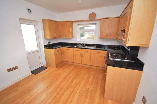  Image of 2 Bedroom Flat to rent at Corporation Road Grangetown Cardiff, CF11 7AX