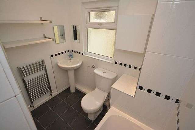  Image of 2 Bedroom Flat to rent at Corporation Road Grangetown Cardiff, CF11 7AX