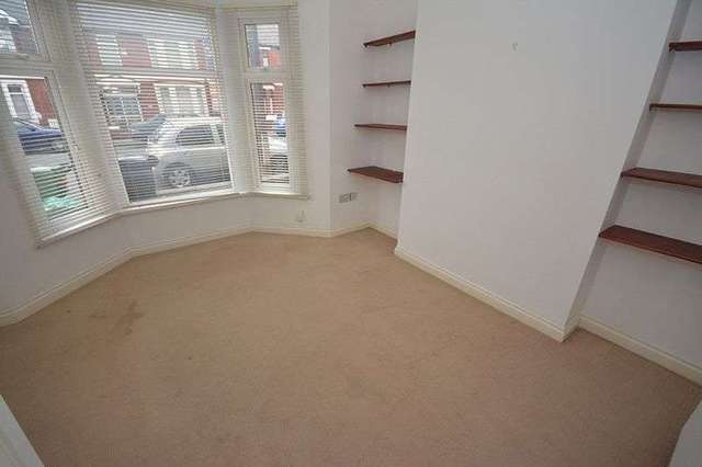  Image of 2 Bedroom Flat to rent at Corporation Road Grangetown Cardiff, CF11 7AX