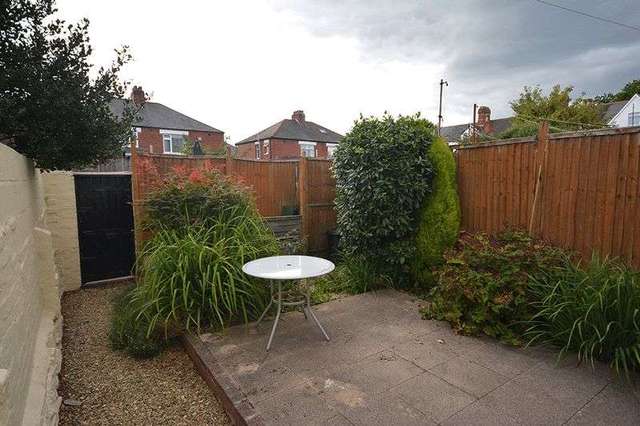  Image of 2 Bedroom Flat to rent at Corporation Road Grangetown Cardiff, CF11 7AX
