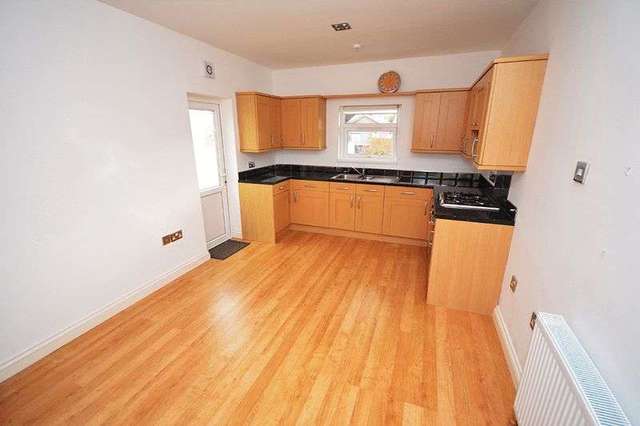  Image of 2 Bedroom Flat to rent at Corporation Road Grangetown Cardiff, CF11 7AX