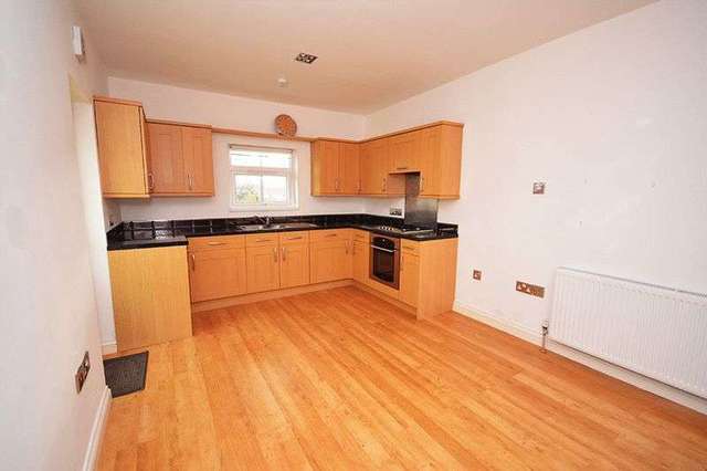  Image of 2 Bedroom Flat to rent at Corporation Road Grangetown Cardiff, CF11 7AX