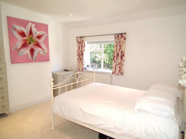  Image of Detached to rent at Church Walk Weybridge Surrey, KT13 8JT
