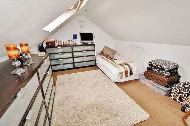 Image of 3 Bedroom Terraced for sale at Flora Gardens  Romford, RM6 4BG