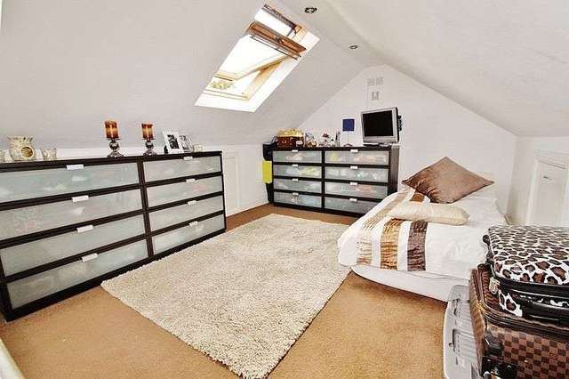  Image of 3 Bedroom Terraced for sale at Flora Gardens  Romford, RM6 4BG