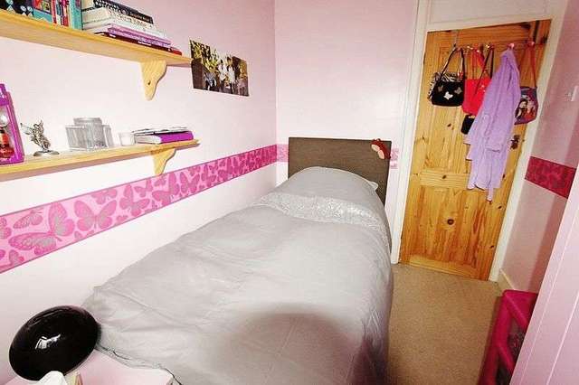  Image of 3 Bedroom Terraced for sale at Flora Gardens  Romford, RM6 4BG
