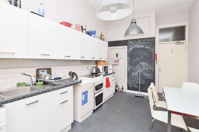  Image of 4 Bedroom Flat for sale at Annandale Street Bellevue Edinburgh, EH7 4AW