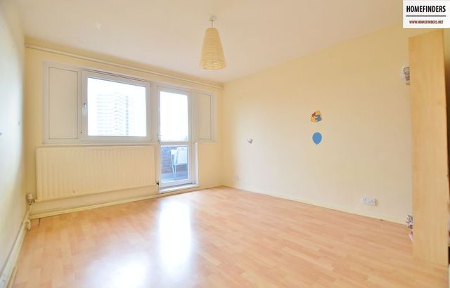  Image of 2 Bedroom Flat to rent at Weatherley Close  London, E3 4BG