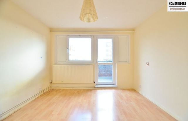  Image of 2 Bedroom Flat to rent at Weatherley Close  London, E3 4BG