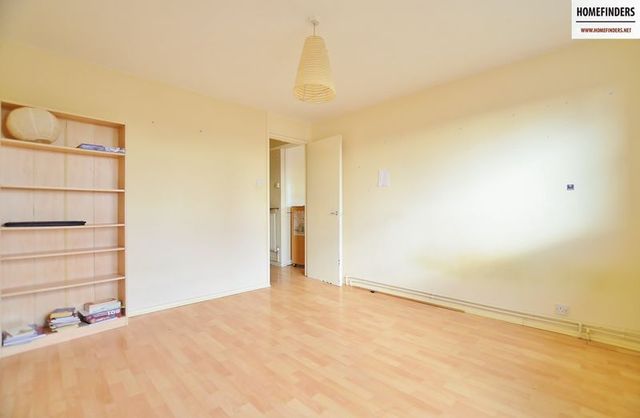  Image of 2 Bedroom Flat to rent at Weatherley Close  London, E3 4BG