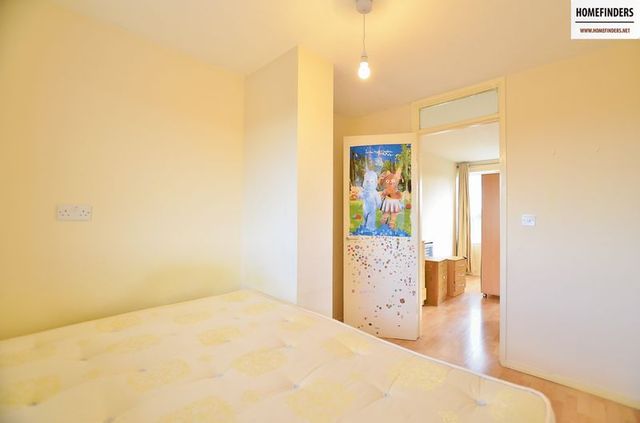  Image of 2 Bedroom Flat to rent at Weatherley Close  London, E3 4BG