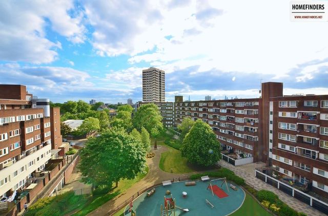  Image of 2 Bedroom Flat to rent at Weatherley Close  London, E3 4BG